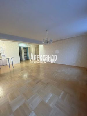 Продам многокомнатную квартиру, Ивана Фомина ул, 14к2, Санкт-Петербург г