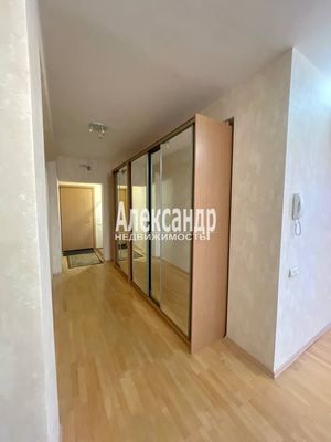 Продам многокомнатную квартиру, Ивана Фомина ул, 14к2, Санкт-Петербург г