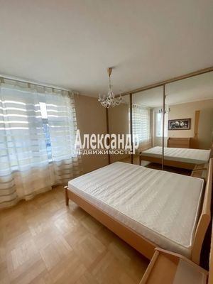 Продам многокомнатную квартиру, Ивана Фомина ул, 14к2, Санкт-Петербург г