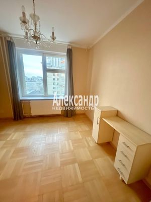 Продам многокомнатную квартиру, Ивана Фомина ул, 14к2, Санкт-Петербург г