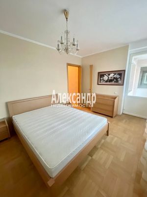 Продам многокомнатную квартиру, Ивана Фомина ул, 14к2, Санкт-Петербург г