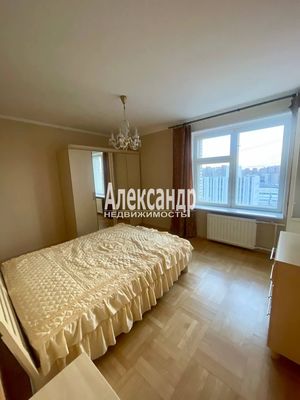 Продам многокомнатную квартиру, Ивана Фомина ул, 14к2, Санкт-Петербург г