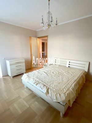 Продам многокомнатную квартиру, Ивана Фомина ул, 14к2, Санкт-Петербург г