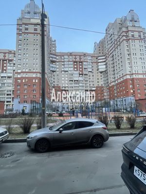 Продам многокомнатную квартиру, Ивана Фомина ул, 14к2, Санкт-Петербург г