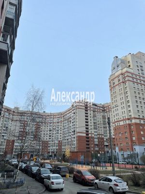 Продам многокомнатную квартиру, Ивана Фомина ул, 14к2, Санкт-Петербург г
