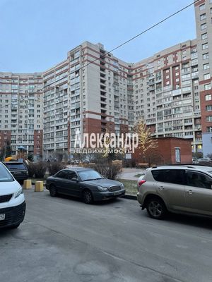 Продам многокомнатную квартиру, Ивана Фомина ул, 14к2, Санкт-Петербург г