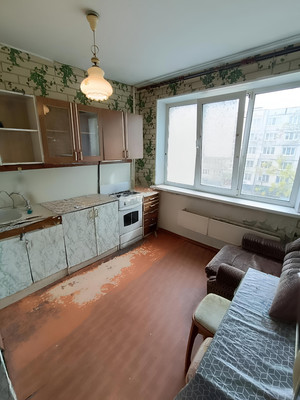 Продам однокомнатную (1-комн.) квартиру, Кирова пр-кт, 31, Луга г