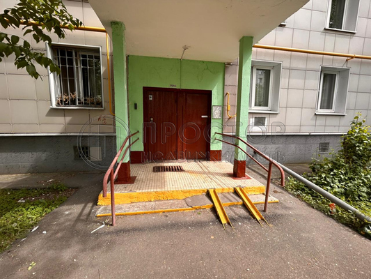 Продам трехкомнатную (3-комн.) квартиру, Молостовых ул, 14к1, Москва г