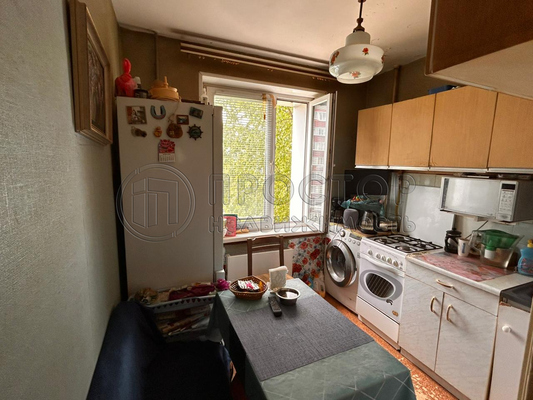 Продам трехкомнатную (3-комн.) квартиру, Молостовых ул, 14к1, Москва г