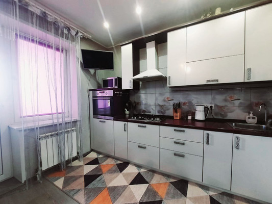 Продам двухкомнатную (2-комн.) квартиру, С.Жилина ул, 4, Медведево пгт