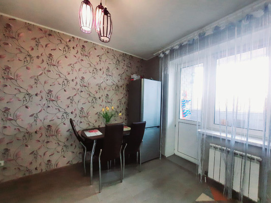 Продам двухкомнатную (2-комн.) квартиру, С.Жилина ул, 4, Медведево пгт