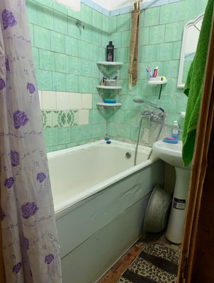Продам двухкомнатную (2-комн.) квартиру, Чернышевского ул, 1кб, Армавир г