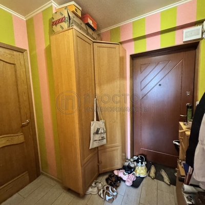 Продам двухкомнатную (2-комн.) квартиру, Нахимовский пр-кт, 42, Москва г