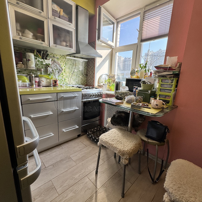 Продам двухкомнатную (2-комн.) квартиру, Нахимовский пр-кт, 42, Москва г