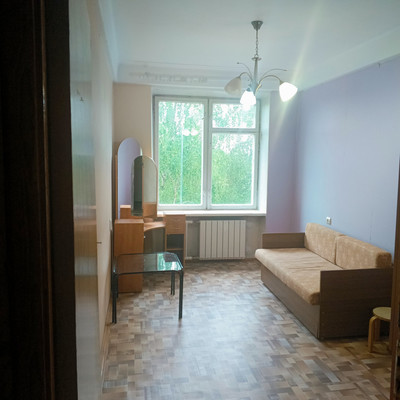 Продам трехкомнатную (3-комн.) квартиру, 2-я Комсомольская ул, 40к1, Санкт-Петербург г