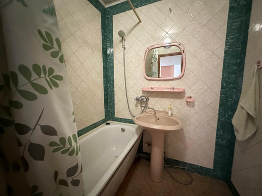 Продам трехкомнатную (3-комн.) квартиру, Зорге ул, 27/1, Ростов-на-Дону г