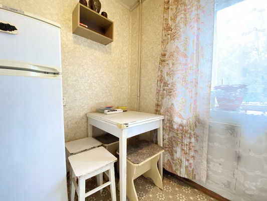 Продам двухкомнатную (2-комн.) квартиру, Серпуховская ул, 115, Липицы с