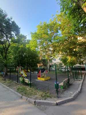 Продам трехкомнатную (3-комн.) квартиру, Радищева ул, 84, Симферополь г