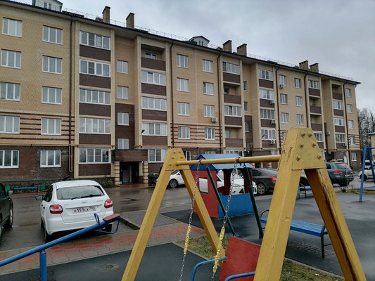 Продам трехкомнатную (3-комн.) квартиру, Школьная ул, 2А, Лесной п