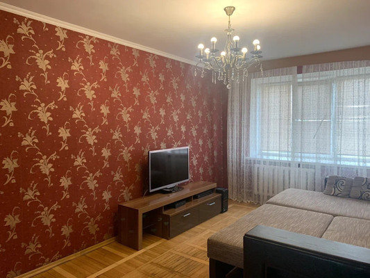 Продам трехкомнатную (3-комн.) квартиру, им. Селезнева ул, 126, Краснодар г