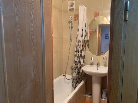 Продам трехкомнатную (3-комн.) квартиру, им. Селезнева ул, 126, Краснодар г