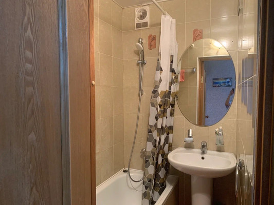 Продам трехкомнатную (3-комн.) квартиру, им. Селезнева ул, 126, Краснодар г