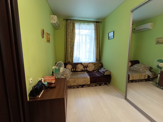 Продам двухкомнатную (2-комн.) квартиру, Пуцатова ул, 29А, Алушта г