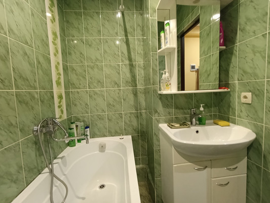 Продам двухкомнатную (2-комн.) квартиру, Пуцатова ул, 29А, Алушта г