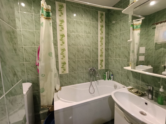 Продам двухкомнатную (2-комн.) квартиру, Пуцатова ул, 29А, Алушта г