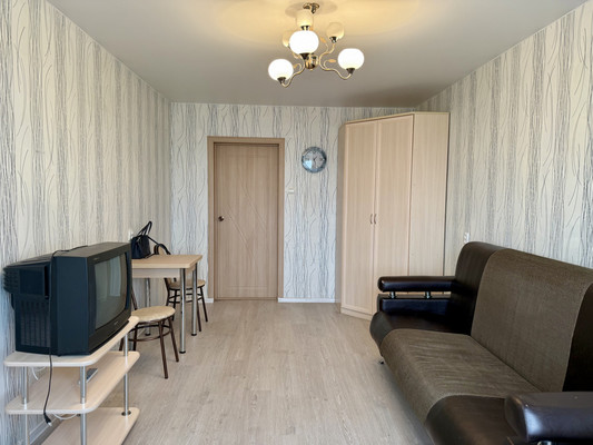 Продам комнату в 3-комн. квартире, Заводской пр-кт, 44А, Колпино г