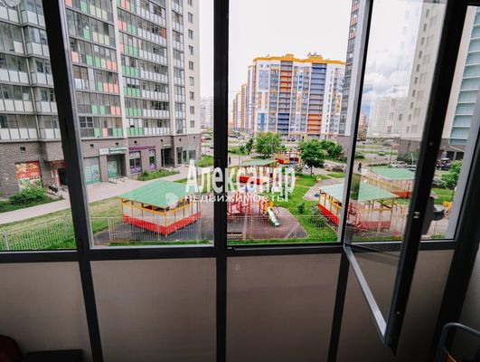 Продам однокомнатную (1-комн.) квартиру, Петровский б-р, 12к2, Мурино п
