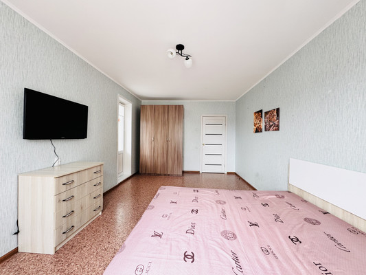 Продам трехкомнатную (3-комн.) квартиру, братьев Ткачевых ул, 11, Брянск г