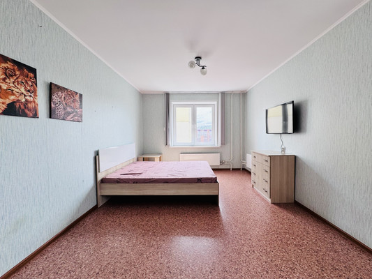 Продам трехкомнатную (3-комн.) квартиру, братьев Ткачевых ул, 11, Брянск г