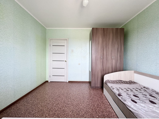 Продам трехкомнатную (3-комн.) квартиру, братьев Ткачевых ул, 11, Брянск г