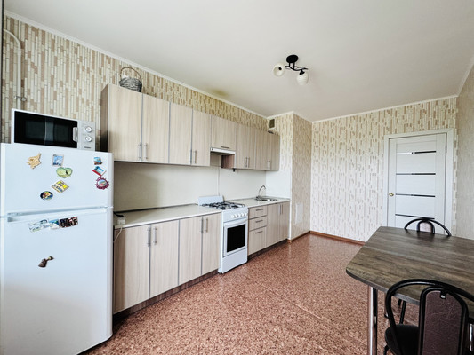 Продам трехкомнатную (3-комн.) квартиру, братьев Ткачевых ул, 11, Брянск г