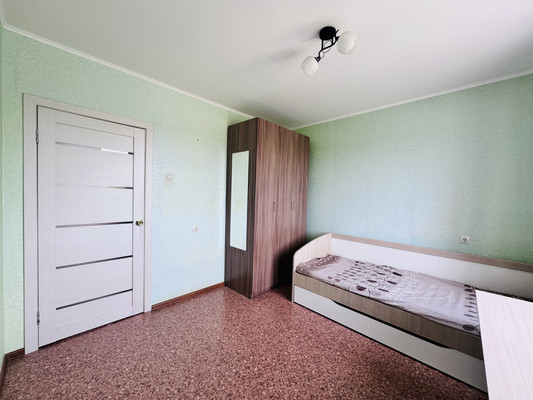 Продам трехкомнатную (3-комн.) квартиру, братьев Ткачевых ул, 11, Брянск г