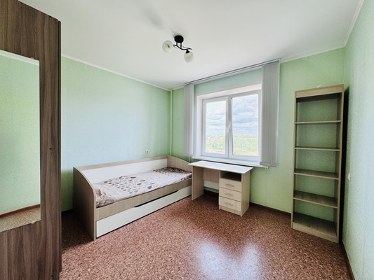Продам трехкомнатную (3-комн.) квартиру, братьев Ткачевых ул, 11, Брянск г