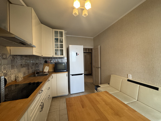 Продам однокомнатную (1-комн.) квартиру, Новгородский пр-кт, 10А, Шушары п