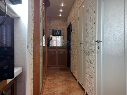 Продам трехкомнатную (3-комн.) квартиру, Верхние Поля ул, 45к4, Москва г