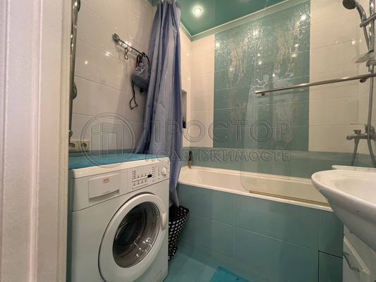 Продам трехкомнатную (3-комн.) квартиру, Верхние Поля ул, 45к4, Москва г