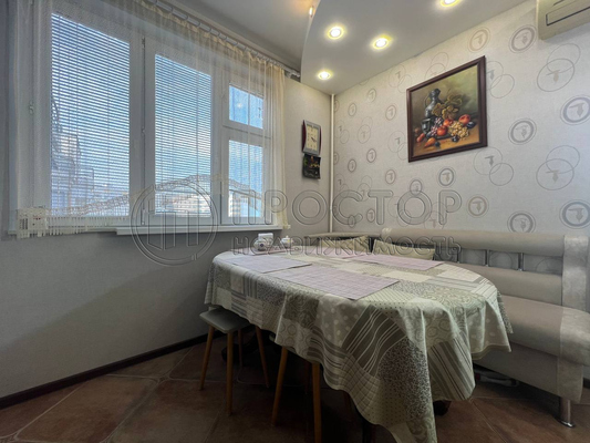 Продам трехкомнатную (3-комн.) квартиру, Верхние Поля ул, 45к4, Москва г