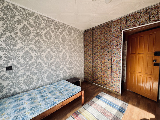 Продам комнату в 3-комн. квартире, Красина ул, 5, Екатеринбург г