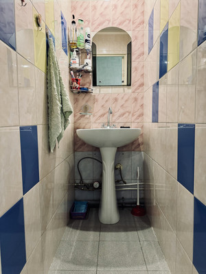 Продам комнату в 3-комн. квартире, Красина ул, 5, Екатеринбург г