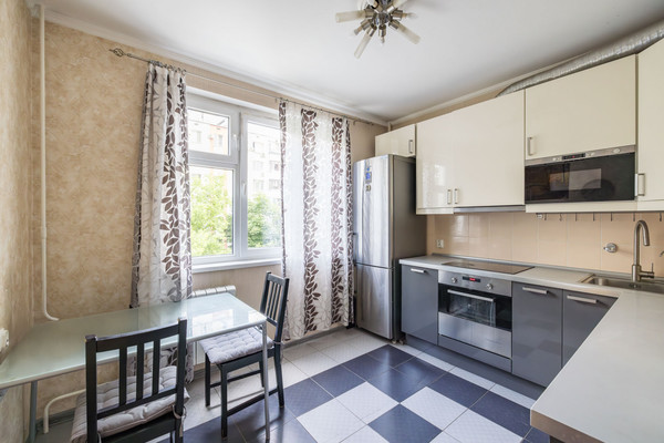 Продам многокомнатную квартиру, Академика Комарова ул, 3к2, Москва г