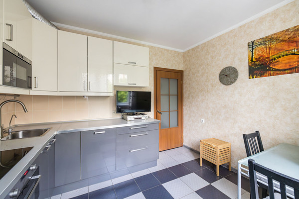 Продам многокомнатную квартиру, Академика Комарова ул, 3к2, Москва г