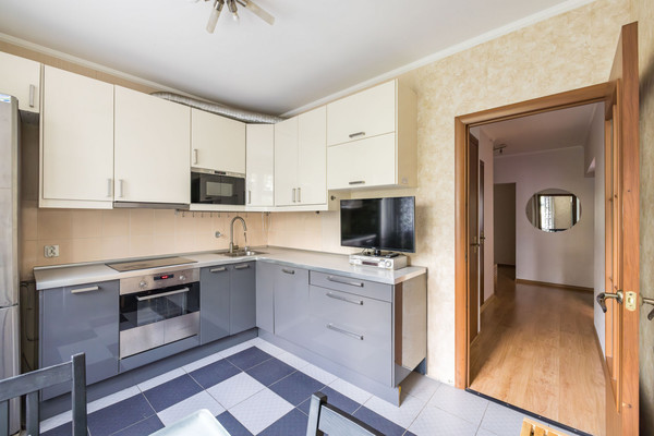 Продам многокомнатную квартиру, Академика Комарова ул, 3к2, Москва г