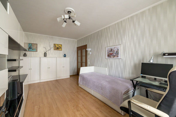 Продам многокомнатную квартиру, Академика Комарова ул, 3к2, Москва г