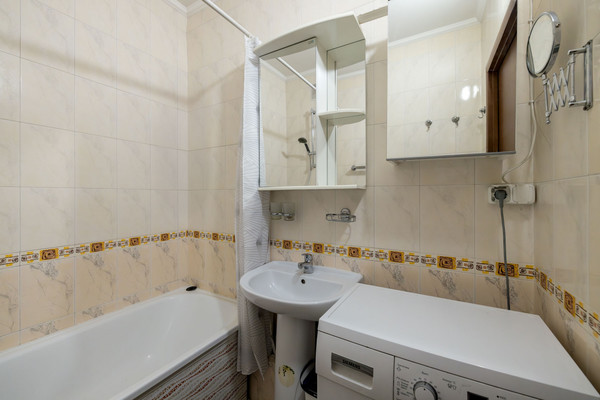 Продам многокомнатную квартиру, Академика Комарова ул, 3к2, Москва г