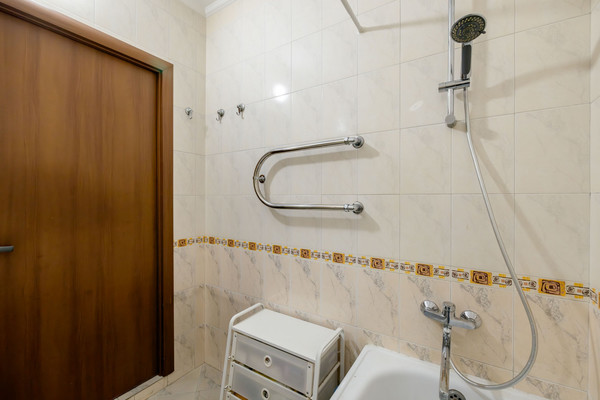 Продам многокомнатную квартиру, Академика Комарова ул, 3к2, Москва г