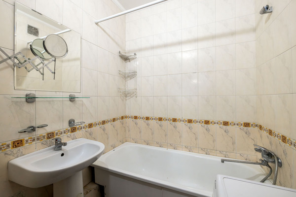 Продам многокомнатную квартиру, Академика Комарова ул, 3к2, Москва г